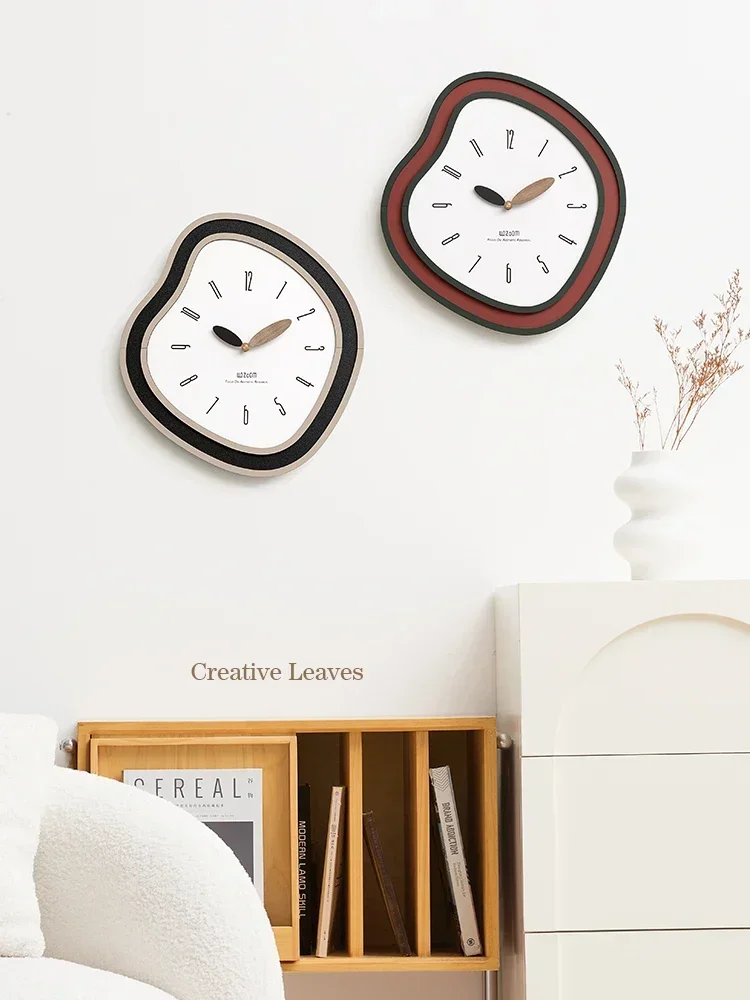 Nordic light luxury wall clock home modern minimalist creative heterosexual net red new living room clock wall decoration crafts