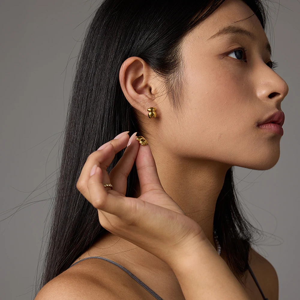 18K Vergoldete Bären-Ohrstecker aus Edelstahl, Niedlicher Tier-Piercing-Schmuck, Minimalistische Ästhetische Ohrringe für Frauen und Mädchen – Detail 5
