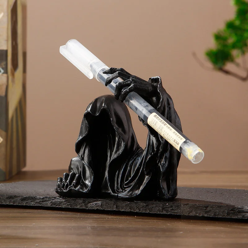 Plastic Black Robe Figure Pen Holder Office Gel Pen Fountain Pen Display Stand Gothic Style Black Robe Bust Desktop Ornament