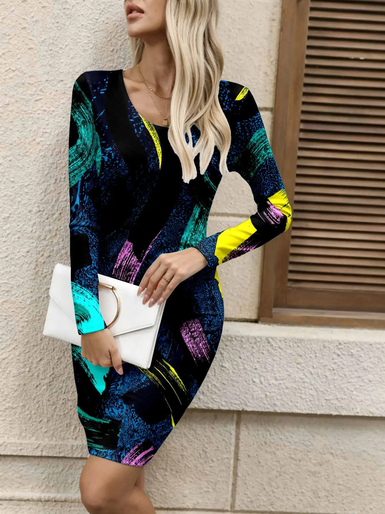 Simple U-neck long-sleeved dress for women, figure-hugging, accentuating figure, short skirt with elegance