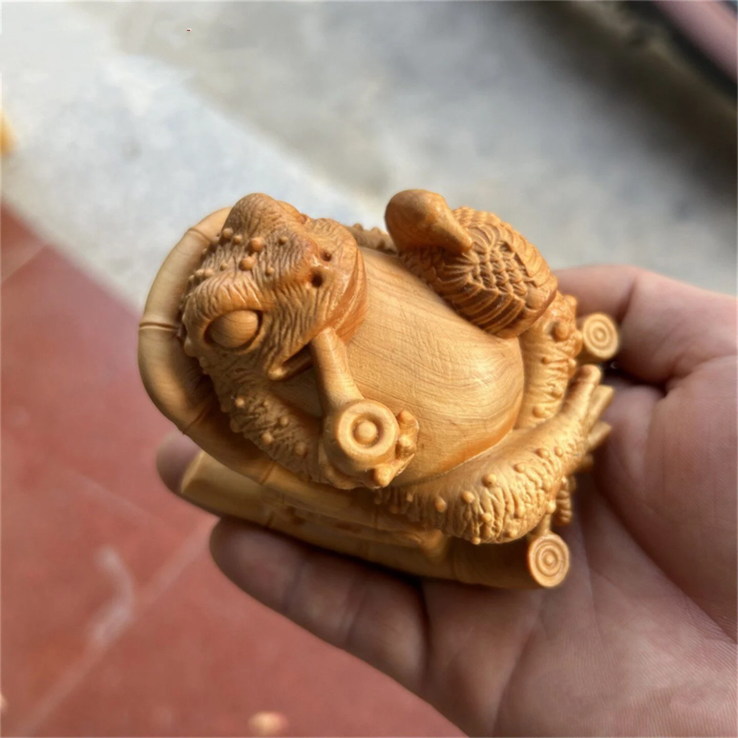 

Cliff cypress wood carving three legged toad statue handle piece attract wealth home and office decoration handicrafts