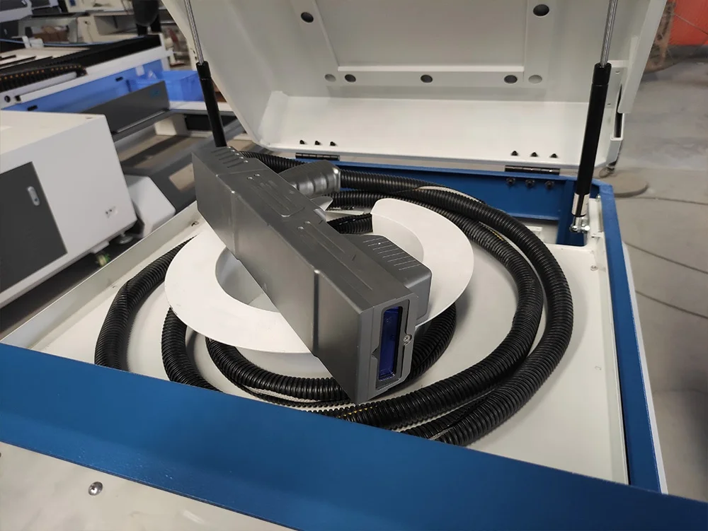 YG High Speed Laser Paint Removal 50w 100w 200w Raycus Laser Cleaning Machine