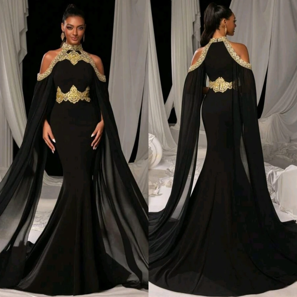 Maßgeschneidertes elegantes schwarzes Chiffon-Abendkleid, klassisches Neckholder-Kleid mit langen Ärmeln, Promi-Kleider, sexy Meerjungfrau-Abschlussballkleider mit Hofzug