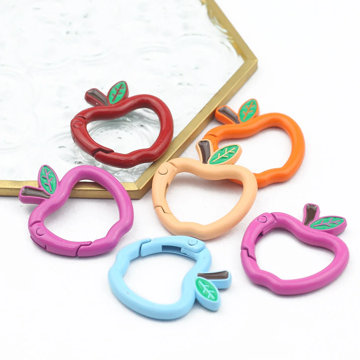 1 stks 28*30mm Metallic ijzer Geel Kleur Apple Vorm gesp Voor Sieraden Maken Charms Armband Ketting sleutelhanger DIY Accessoires