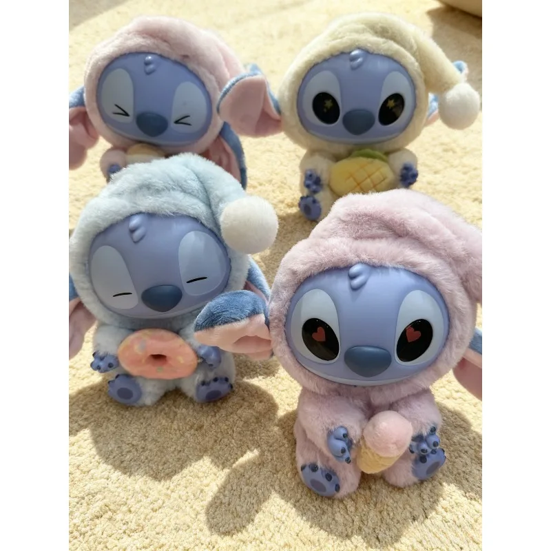 

Знаменитая глухая коробка Disney A Must-Have для любой коллекции Лило и Стич. Очаровательный инопланетянинский дизайн, который стучит показ.