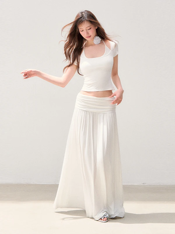 

Летний женский комплект: футболка и юбка миди в стиле casual, цвет белый, с принтом чили-лима, оригинальный дизайн.