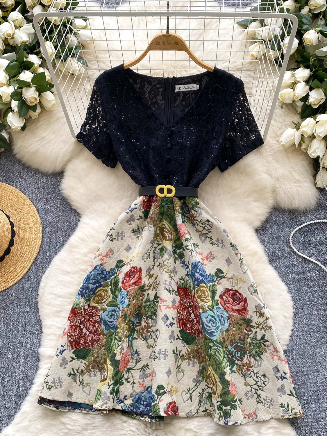 

Elegant Retro Women's Summer V-neck Short-sleeved Lace Splicing Jacquard Slim Mini Dress Party Club