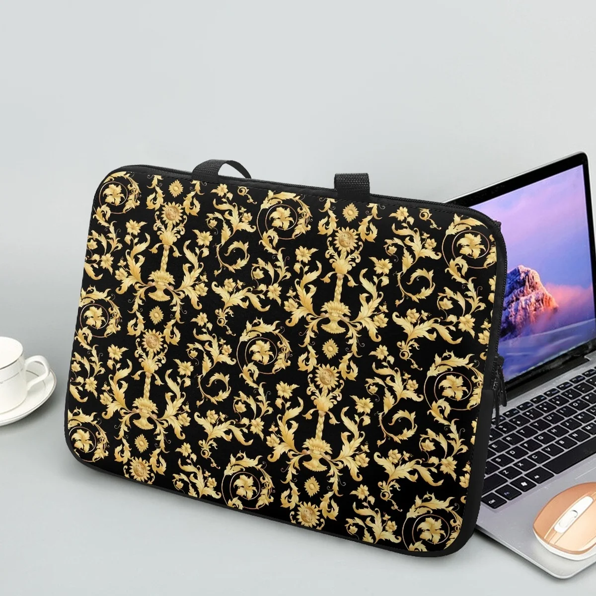 

Golden Baroque Scroll Luxury Designer Laptop Case Retro Zipper Casual Tablet Bag Boys Girls Outdoor Travel Computer Handbags New