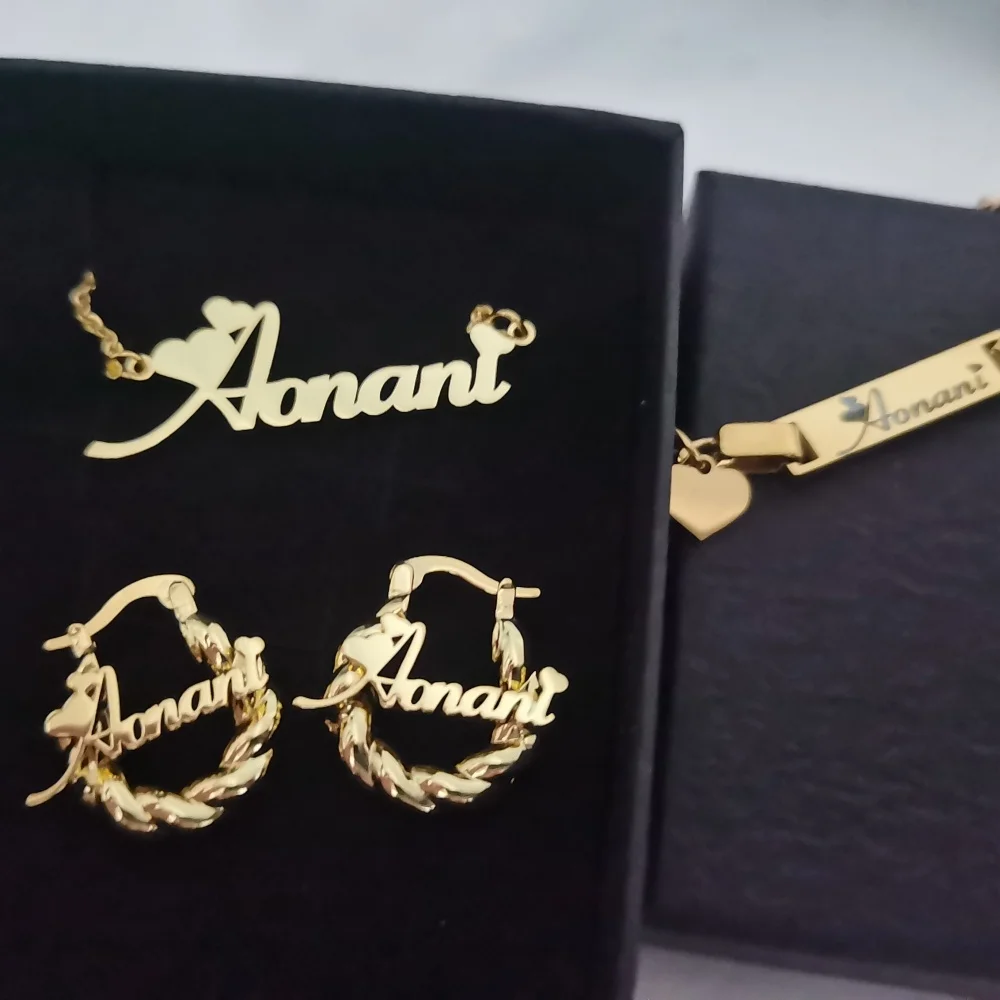 LeeChee-Colar com Nome Personalizado para Meninas, 18mm Mini Brincos, Pulseira Coração Gravada A Laser, Presente De Aniversário Da Jóia, 3Pcs Set