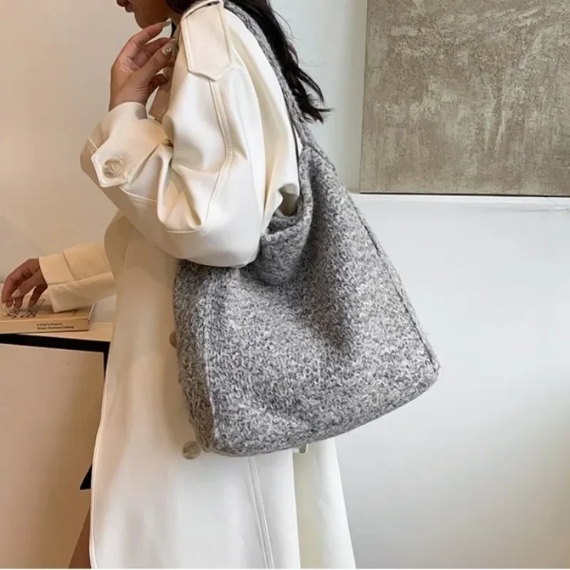 

Повседневные сумки-тоут большой вместимости, новинка 2025 года, простые однотонные сумки на плечо, мягкие универсальные женские сумки для путешествий