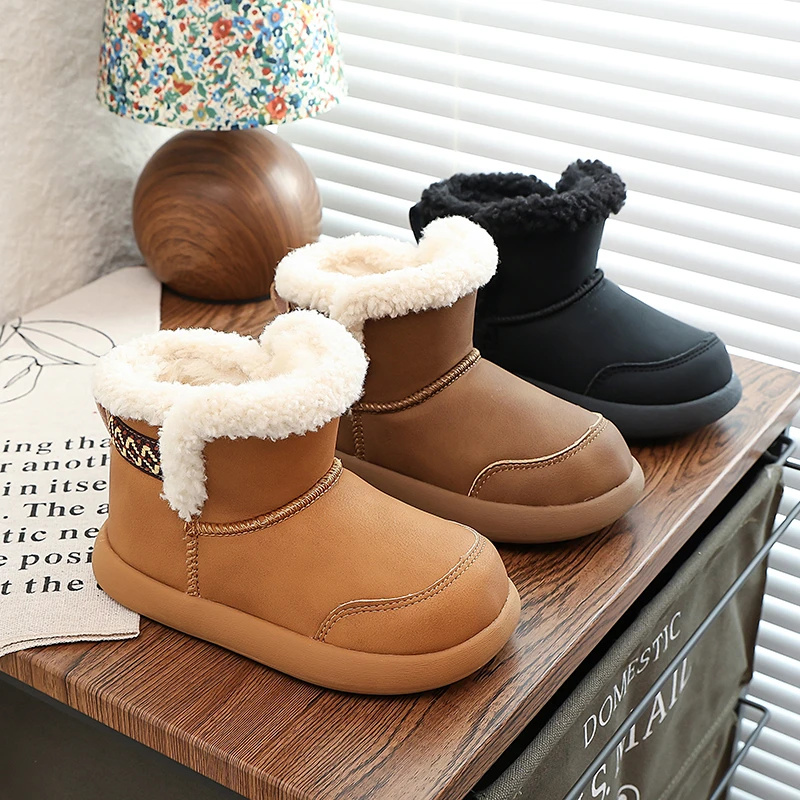 

Детские ботинки на теплой подкладке для мальчиков и девочек, новинка 2023 года, зимние кожаные ботинки с плюшевой подкладкой для малышей, нескользящие универсальные уличные игровые ботинки