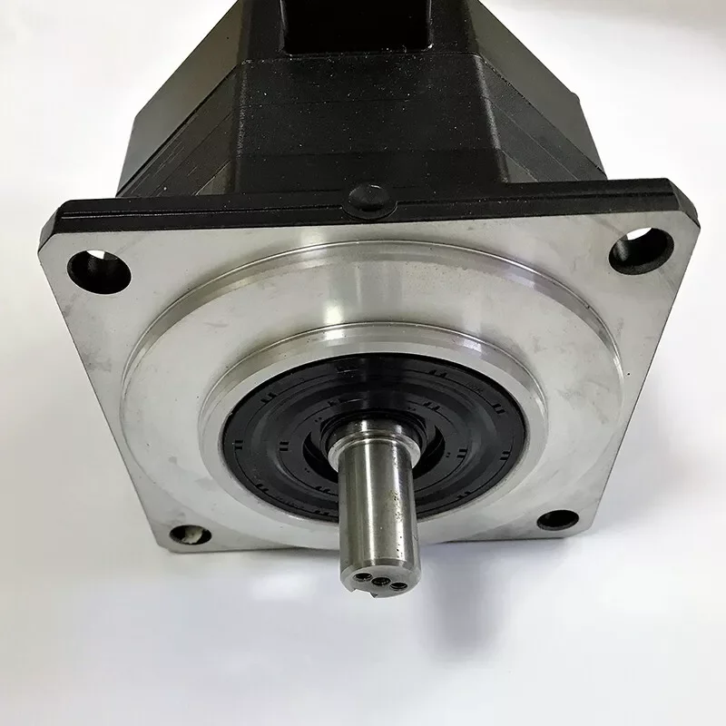 A06B-0033-B075 New Fanuc AC Servo Motor For CNC Machine 12 Months Warranty A06B 0033 B075