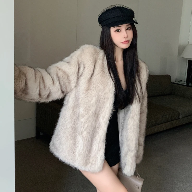 High End Winter Autumn Warm Faux Fur Coats Women Loose Thick Korean Fashion Lady Faux Fox Fur Coat Long Sleeves