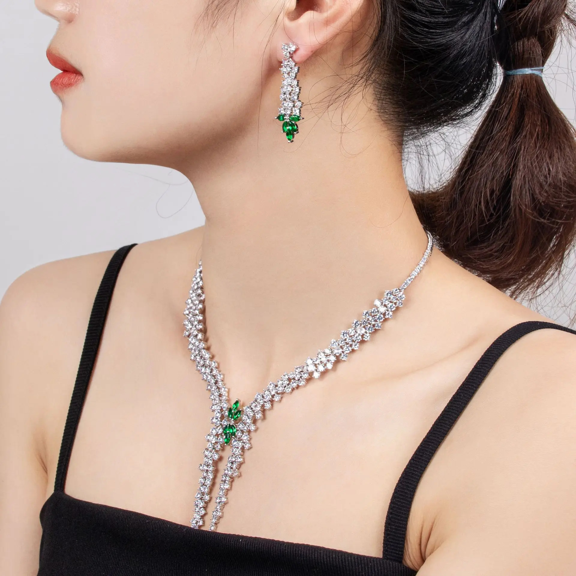 

European and American popular jewelry fashion exaggerated zircon necklace earrings women's versatile niche high-end jewelry set