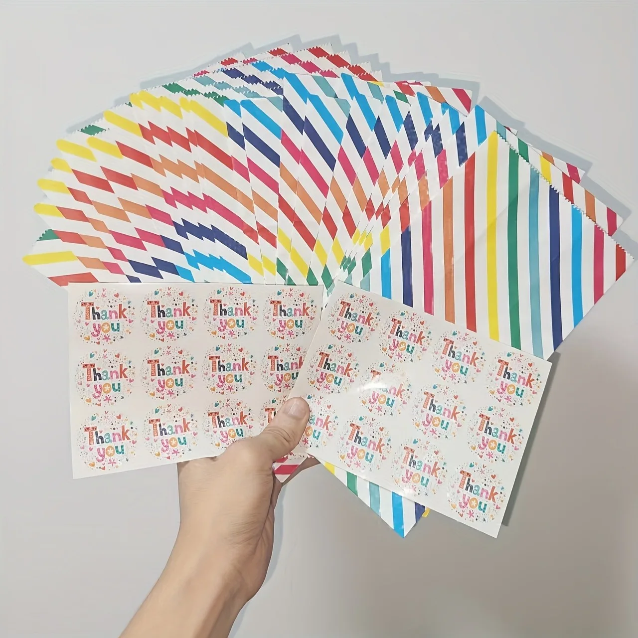 12/24 Stück Regenbogen-Geschenktüten für Geburtstagsfeiern mit 'Danke'-Aufkleber - für Geburtstagsfeiern, Hochzeiten, Camping-Treffen, Partyzubehör – Detail 4