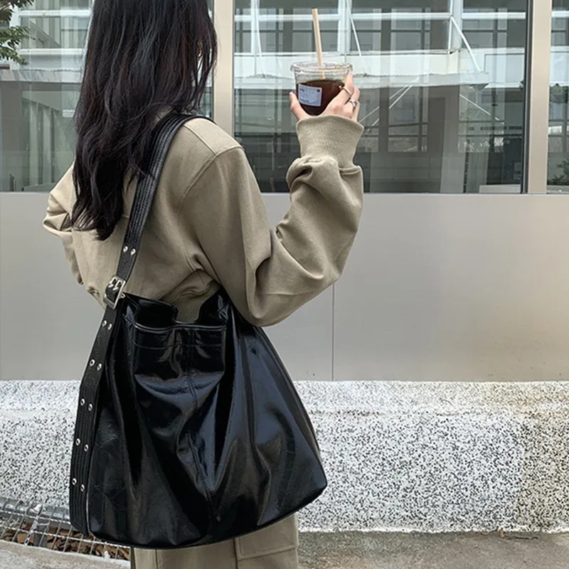 Retro Pure Color Oil Wax Pu Leather Wide Shoulder Strap Casual Single Shoulder Crossbody Tote Bucket Bag for Women