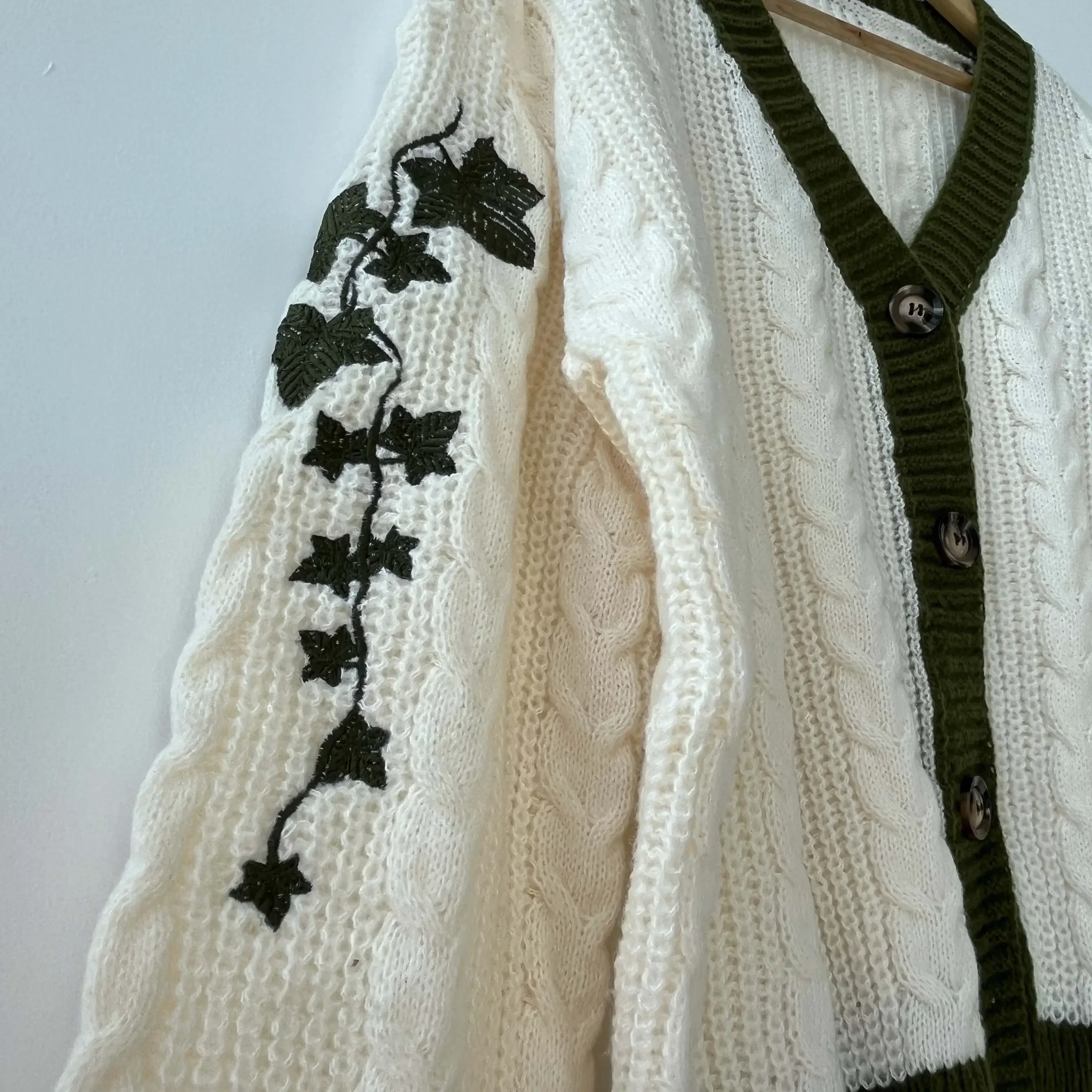 1989 Warm V-neck Knitted Folklore Beige Cardigan Women Autumn Flower Embroidery Cardigan Female Green Evermore Sweaters