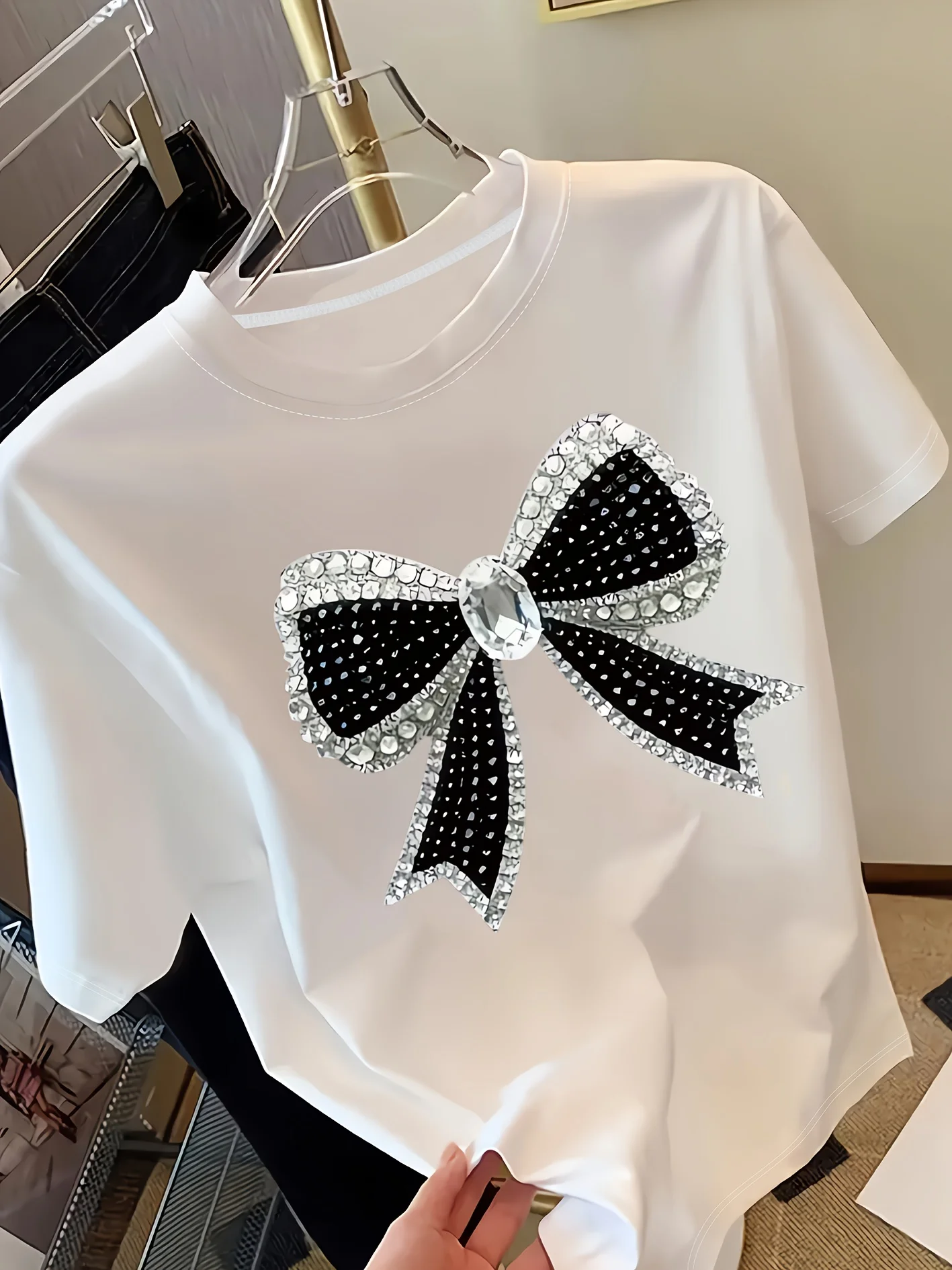 2D Elegantes Schleifenknoten-Diamant-T-Shirt Damen Schickes Grafik-T-Shirt Sommer Kurzarm Streetwear Figurbetont Party Clubwear Oberteil