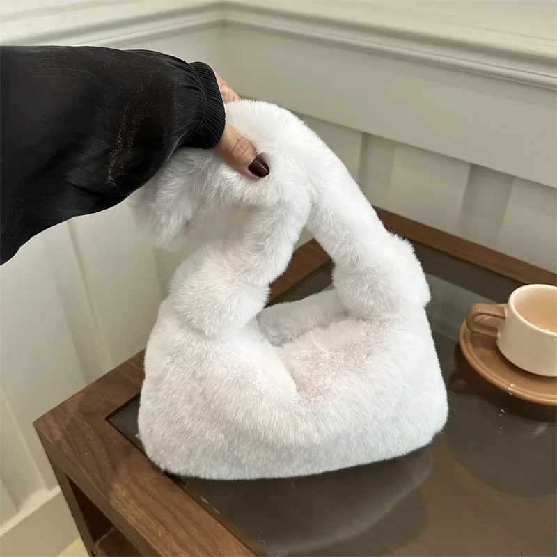 Casual fashion shoulder underarm plush handbag