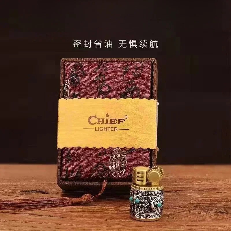 Kleine, exquisite und sammelbare silberne Rüstung, mollig, tragbar, Retro-Feuerzeug, kreatives Zigarettenzubehör, Geschenk für Männer
