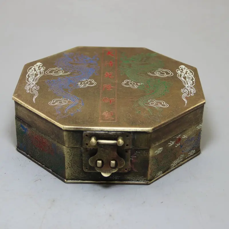 

Collect a batch of miscellaneous handicrafts to make old brass Qing Qianlong Shuanglong jewelry box powder