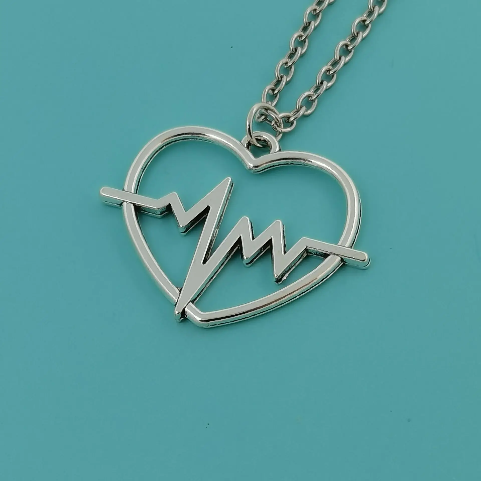10Pcs Fashion Retro Love Heart electrocardiogram Alloy Pendant Necklace For Men & Womens Jewelry Accessories A-866d