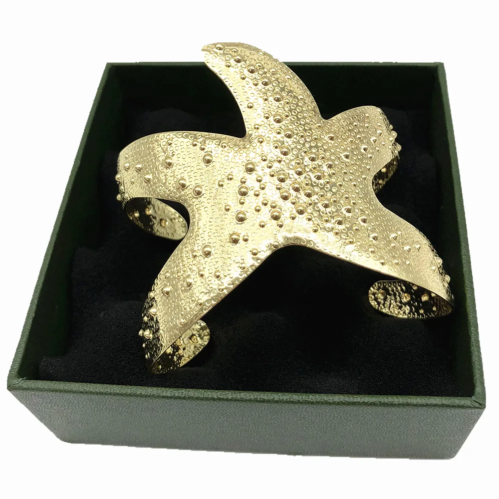 New niche design with a minimalist and fashionable starfish design for women\'s open-end bracelet