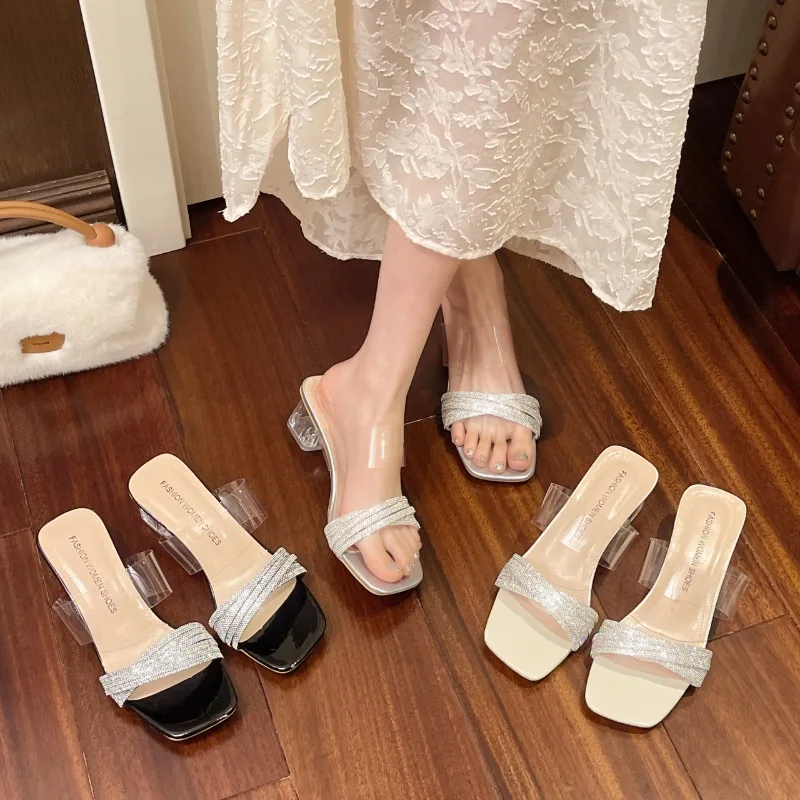 

Женские шлепанцы на лето 2026 года: новая модная элегантность, с открытым квадратным носком, на каблуке и пляжные, для отдыха на море.