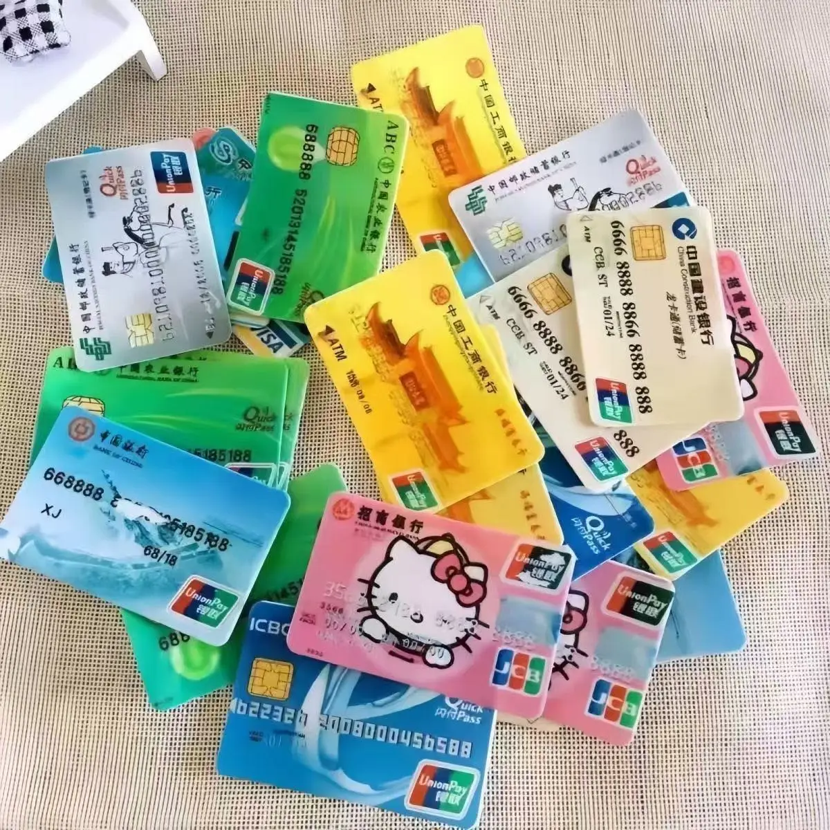 delicioso-kit-de-ferramentas-de-cozinha-para-bolo-de-aniversario-com-cartas-de-poker-de-macarrao-de-arroz-comestivel-e-tema-silver-airlines