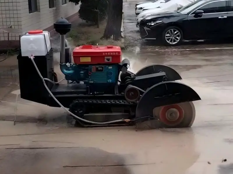 Tracked Floor Saw with 1200mm Blade Asphalt Concrete Pavement Cutting Equipment