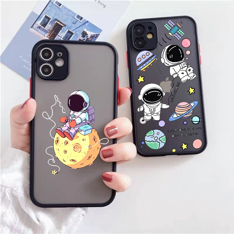 Funny Cartoon Astronaut Phone Case for IPhone 15 Pro Max 13 12 11 XS MAX X 7 XR SE2 8 14 Plus Transparent Hard Cover Matte Funda