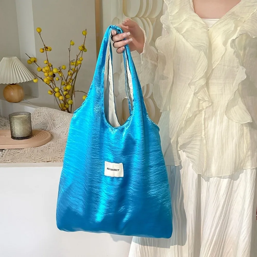 Borsa tote in raso di seta di grande capacità Borsa a tracolla semplice di lusso elegante Borsa per la spesa sotto le ascelle leggera e versatile casual