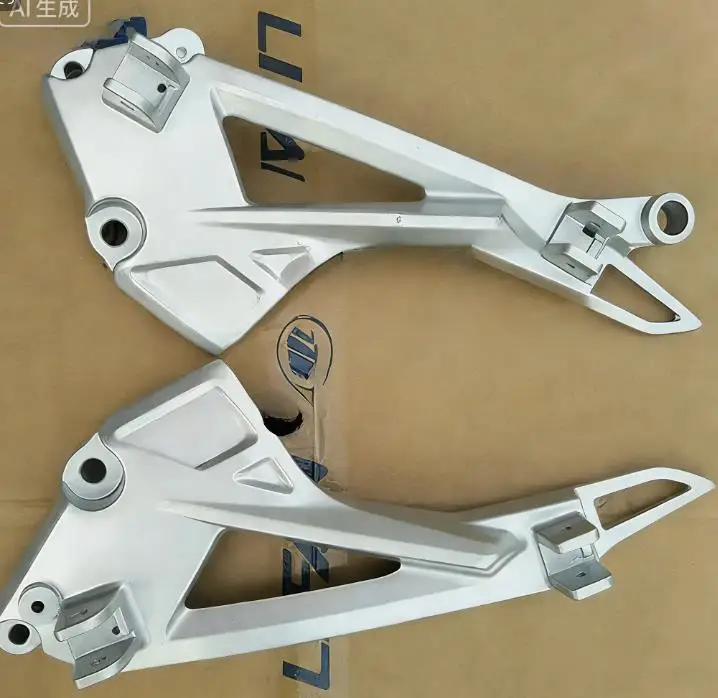 Left / Right Foot Pegs / Footrest Bracket Suitable for Lifan Lf150-10b/10s/kpr/kpt200