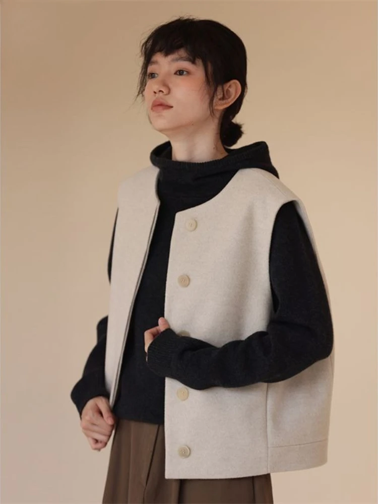 

2026 New Arrival Women's Vest Natural Horn Buttons Brushed Wool Fabric Hidden Placket Round Collar Perfect for Layering