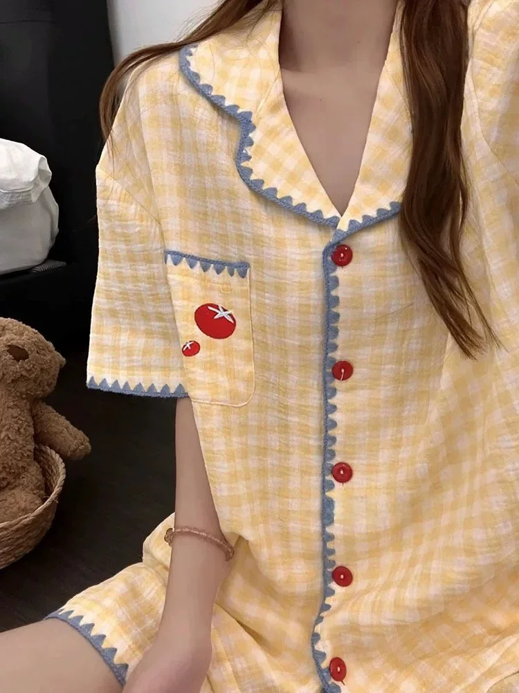 

Новый летний комплект домашней одежды в клетку с вышивкой ort Sve Spwear, женский свободный комплект домашней одежды с героями мультфильмов, удобный хлопок, полиэстер...