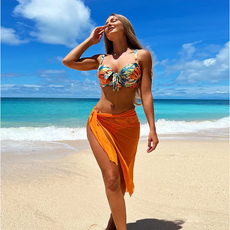 

2025 new European and American split swimsuit women's sexy beach vacation three-piece blouse bikini bikini