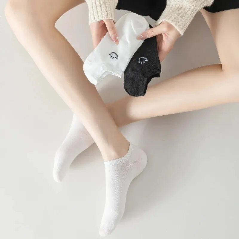 10 Pairs of Black and White Women\'s Cartoon Expression Ankle Socks