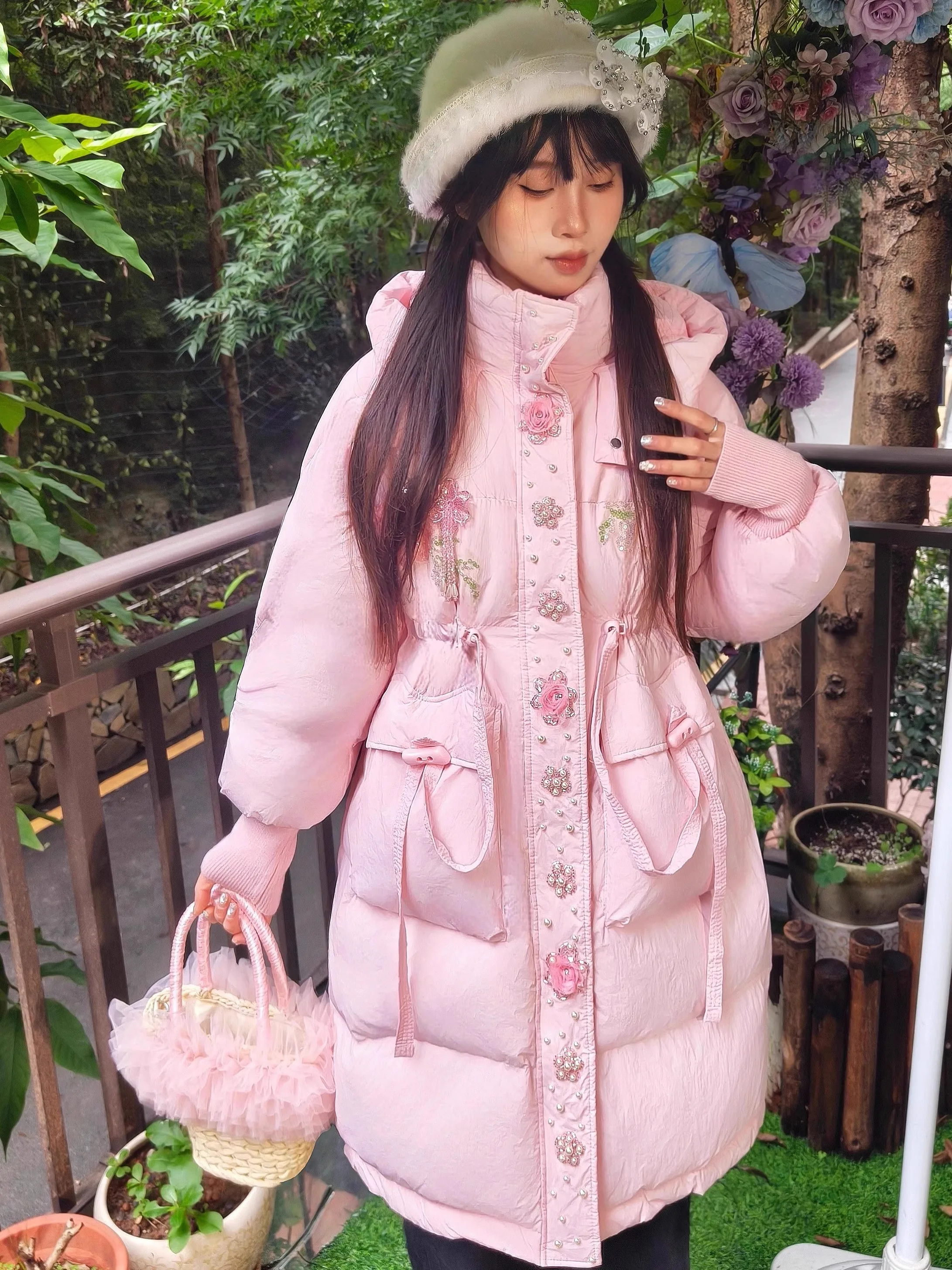 Женские осенние новые высококачественные модные пуховые пальто ручной работы с блестками и бисером, 3D цветок, утолщенные пуховые пальто, белые куртки на утином пуху