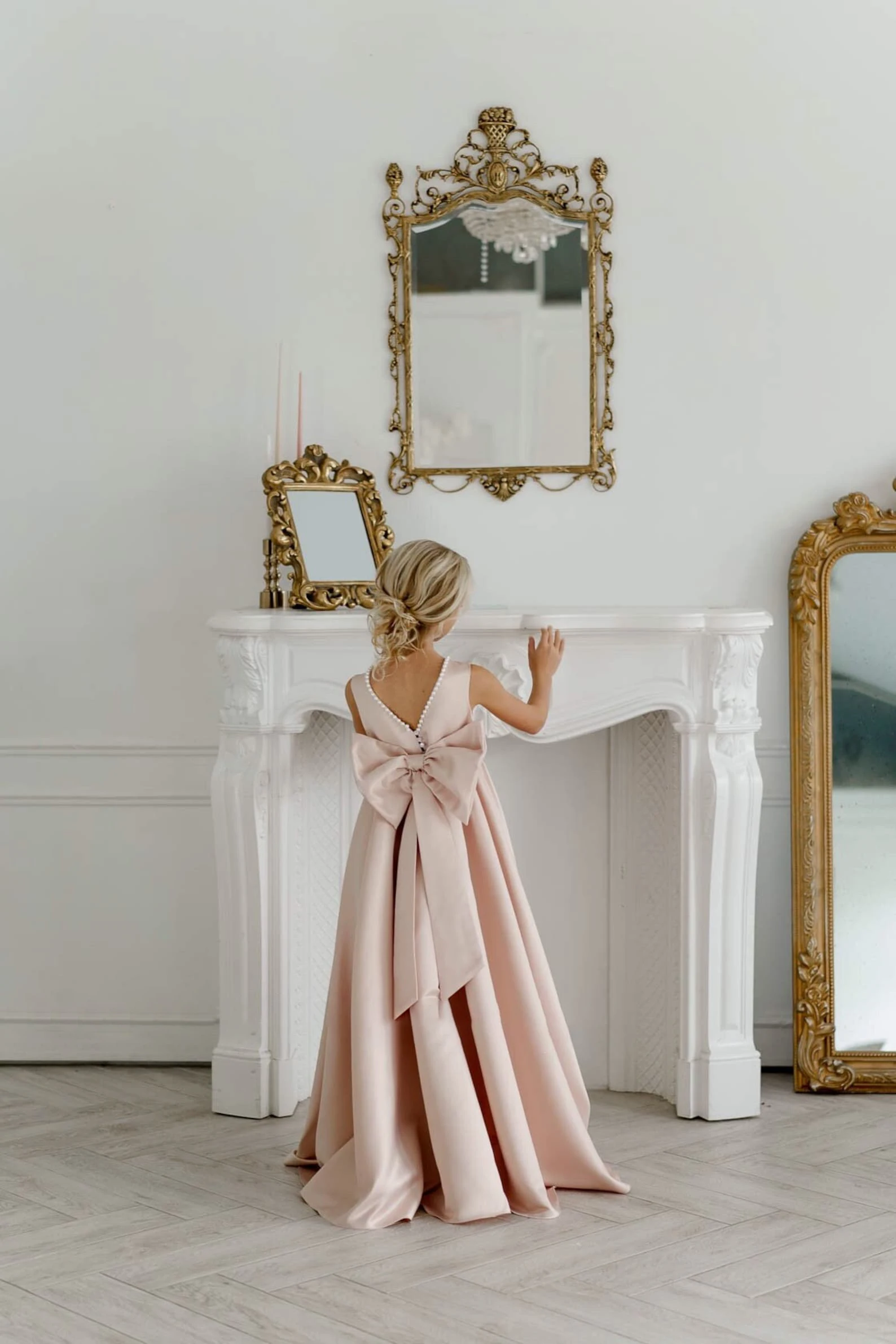 สาวยาวซาตินวัยรุ่นชุดแต่งงาน First Communion อย่างเป็นทางการชุดประกวดดอกไม้สาวชุดวันเกิด/ที่กําหนดเอง