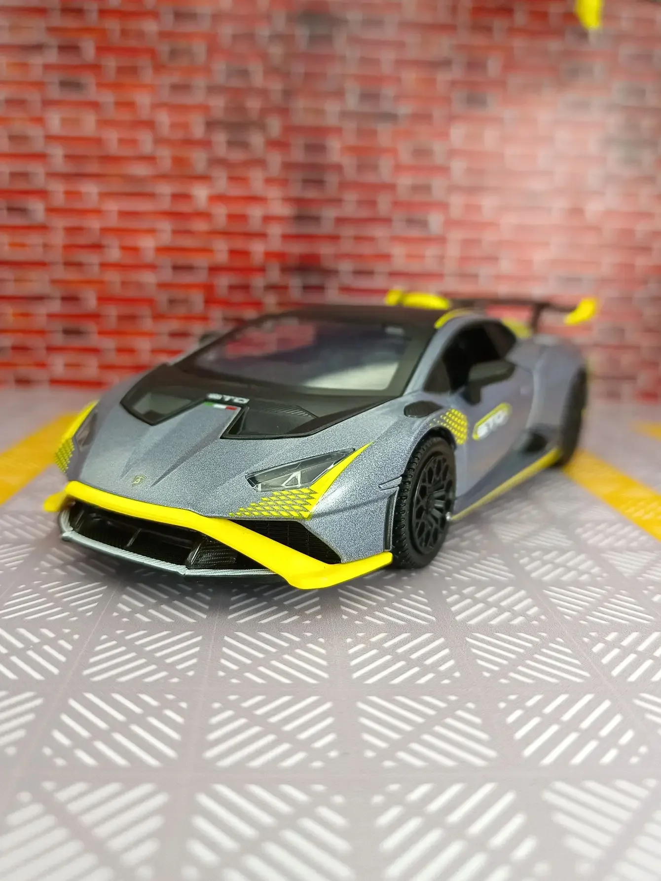 CCA 1:32 Lamborghin Huracan STO, имитация спортивного автомобиля, литая под давлением модель из металлического сплава, звуковой свет, коллекция для детей CCA 1:32 Lamborghin Huracan STO, имитация спортивного автомобиля, литая под давлением модель из металлического сплава, звуковой свет, коллекция для детей