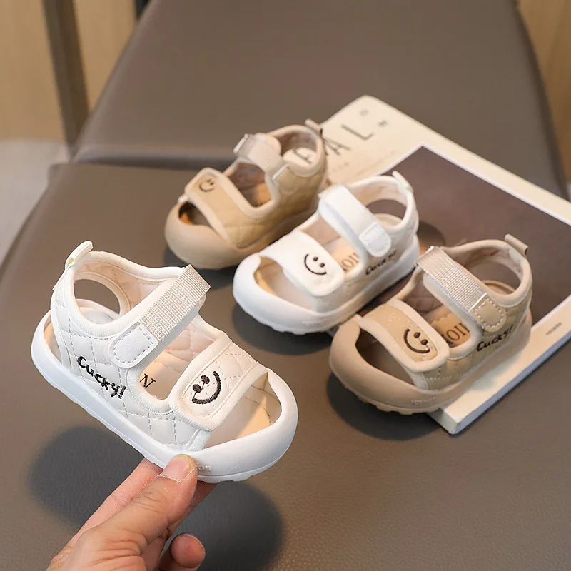 A dropshipping baby shoe 2023 summer baby walking smiling face sandals 0-1-3 years old soft soled men's and women's treasure sho image 3