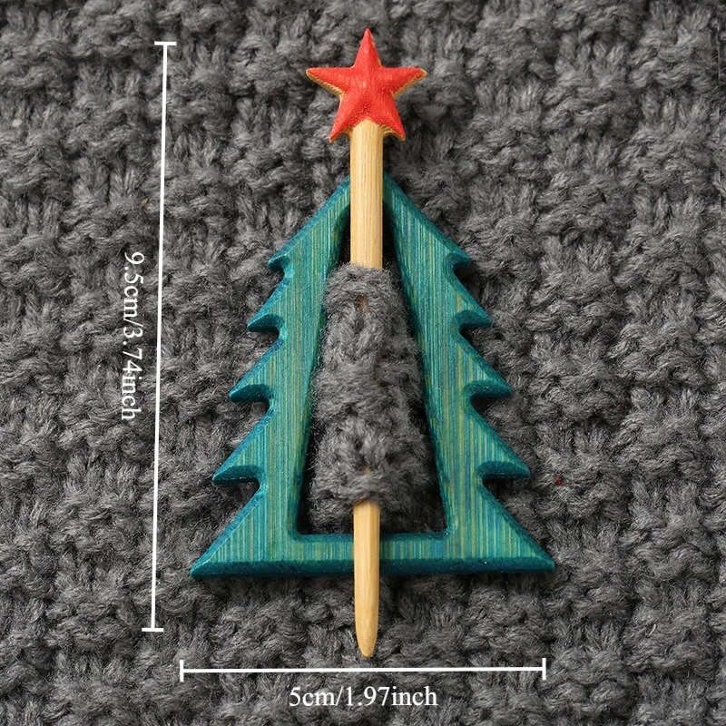 Handmade Christmas Wooden Brooch Cute Animal Pin for Autumn Winter Sweater Scarf Shawl Fixing Fastener Festive Decor Accessory