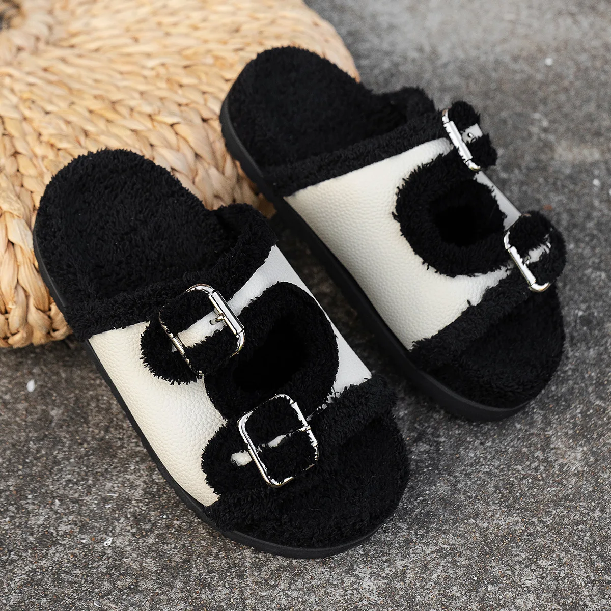 New Rubber  Footbed Plush Slippers For Women Winter Fur Furry Slippers Home Fluffy Slides With Arch Support Fuzzy Flip Flops