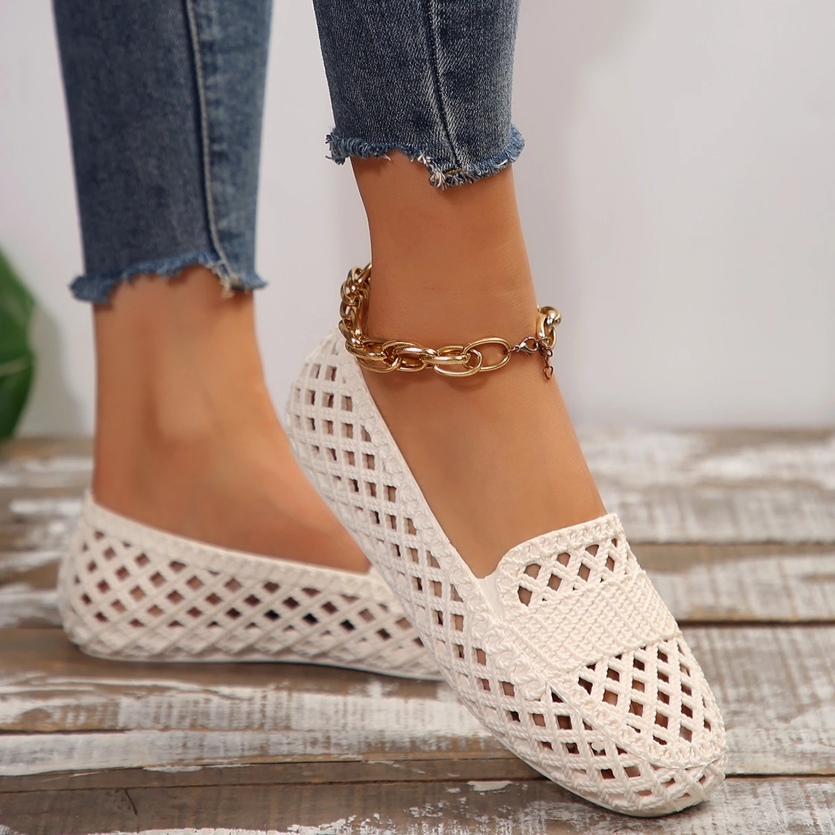 

New Loafers Summer Style Fashionable and Comfortable Flat-soled Casual Outer Wear Non-slip Fashionable Toe-cap Sandals for Women