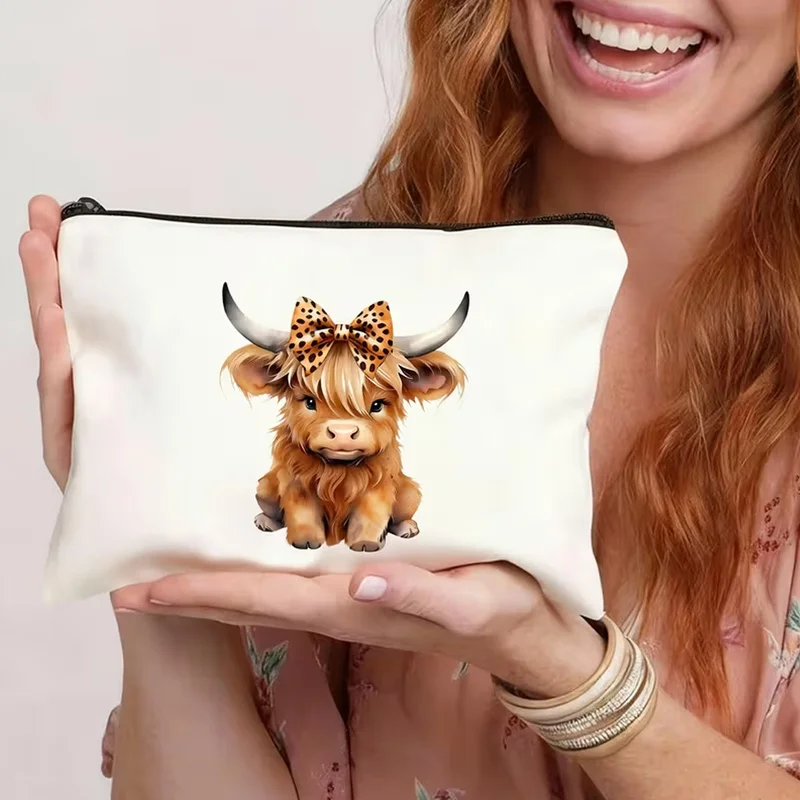 Cute Highland Cow Makeup Bag Printing，Lightweight, odorless polyester zipper bag，Fun Mother's Day Gifts，For mom or nature lovers