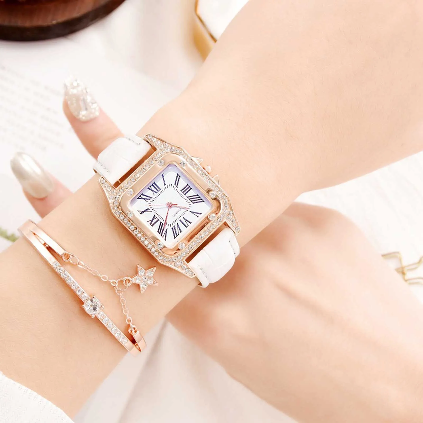 Ladies Classic Quartz Wristwatch Female Stainless Alloy Rhinestone Quartz Wristwatch Leather Strap Jewelry Watches Set