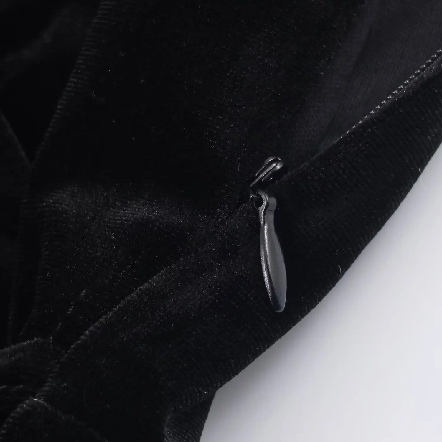 Sukienka z frędzlami z aksamitu, krótka, damska, modna, jesienno-zimowa, na przyjęcie urodzinowe, seksowna, z dekoltem typu halter, dekolt w serek, francuski szyk, damska odzież wieczorowa.