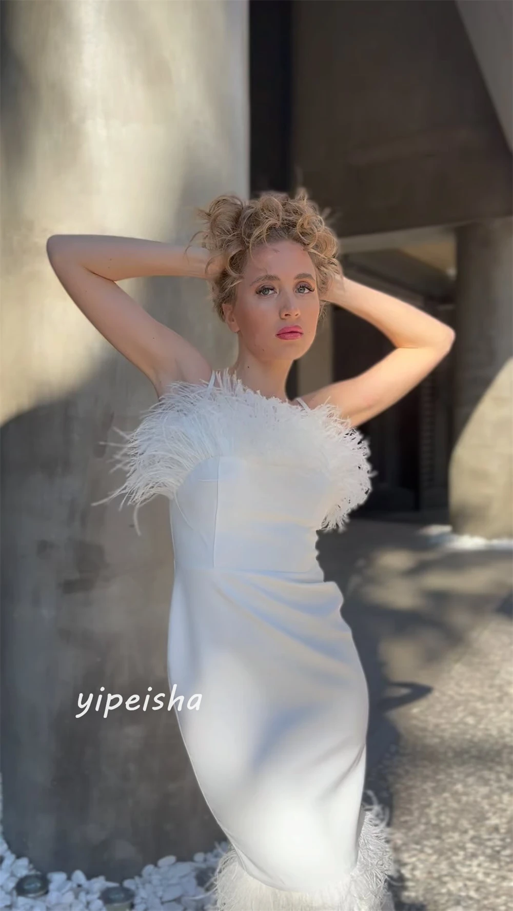 Vestido de graduación de Navidad fruncido con plumas, traje Midi de sirena sin tirantes, a medida, para ocasiones nocturnas, Arabia Saudita