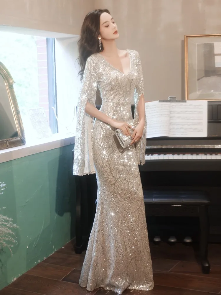 Apresenta o novo estilo de banquete de luxo leve e vestido rabo de peixe de nicho com elegância