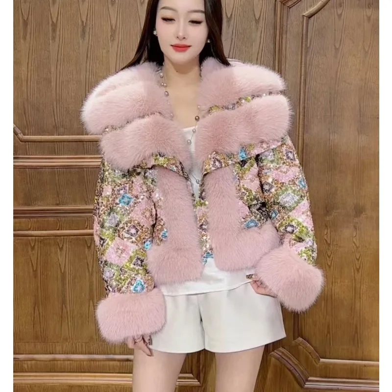 Outcoat A nova jaqueta acolchoada de algodão de pele com lantejoulas pesadas Casacos de couro sintético doce e um elegante casaco de pele espessada